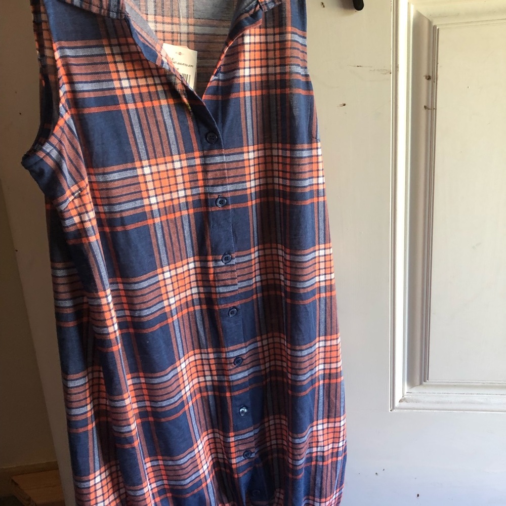 Cute plaid sleeveless shirt